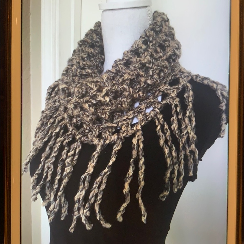 Hand-Made Scarf 🧣 - Picture 2 of 3